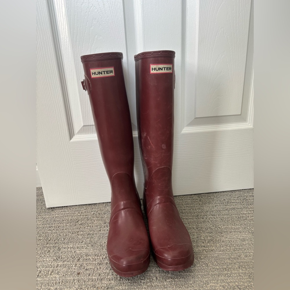 Hunter Original Tall Rainboots size US 8  - Mulberry colored